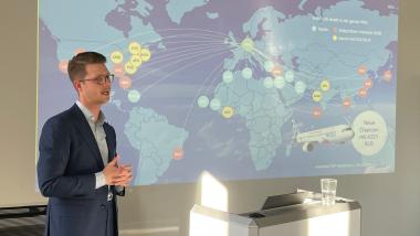 Das Foto zeigt Jakob Stelzhammer während seines Vortrags